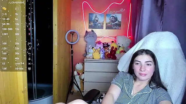 Fiery Brunette  online show from November 6, 2025, 5:14 pm