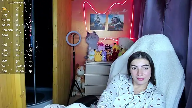 Fiery Brunette  online show from November 7, 2025, 6:30 pm