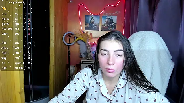 Fiery Brunette  online show from December 2, 2025, 5:46 am