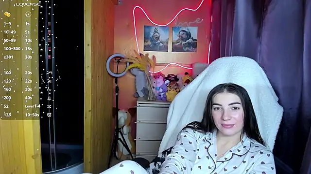 Fiery Brunette  online show from December 3, 2025, 10:13 am