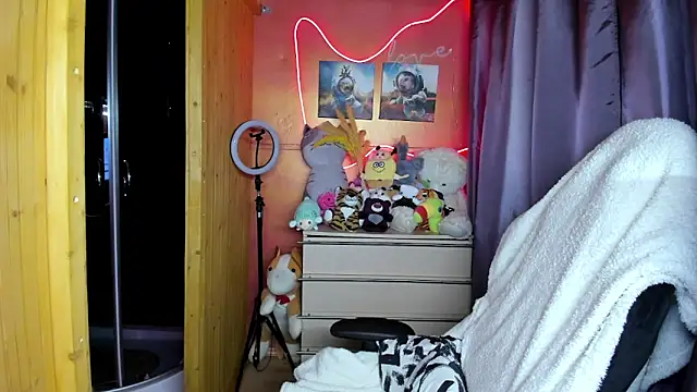 Fiery Brunette  online show from March 5, 2026, 2:40 am