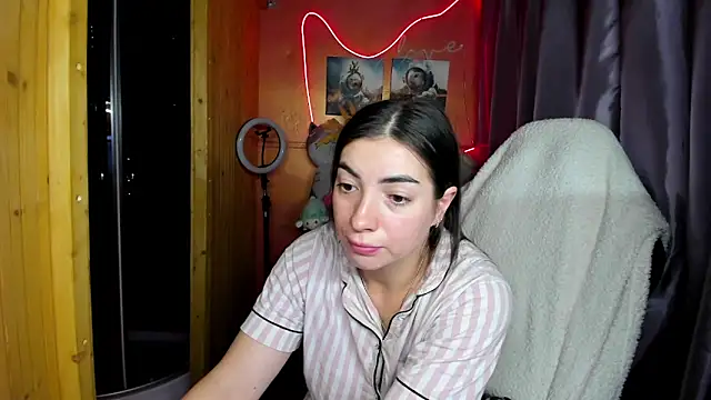 Fiery Brunette  online show from March 15, 2026, 3:56 am