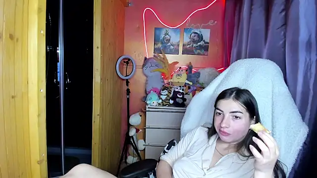 Fiery Brunette  online show from April 25, 2026, 4:59 am