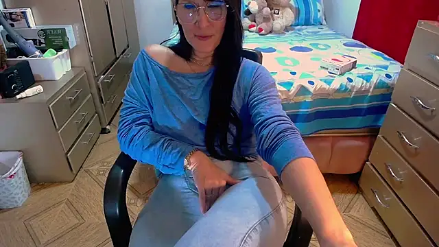 BitterMomXxx online show from February 26, 2025, 2:59 am