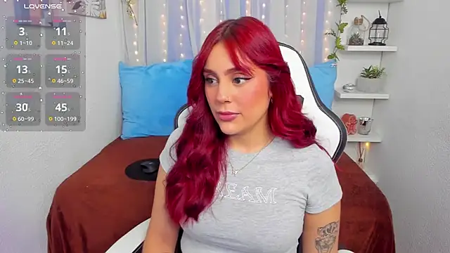 HazzelGray online show from December 5, 2024, 2:55 pm