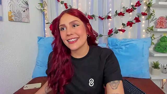 HazzelGray online show from December 22, 2024, 6:26 pm