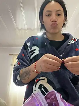 Snapshot of hannahb-e chatting on October 14, 2025, 6:09 pm hannahb-e online show from October 14, 2025, 6:09 pm