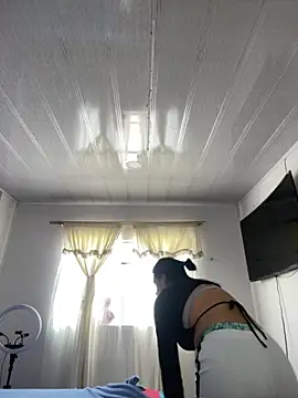 Snapshot of hannahb-e chatting on October 24, 2025, 7:54 pm hannahb-e online show from October 24, 2025, 7:54 pm