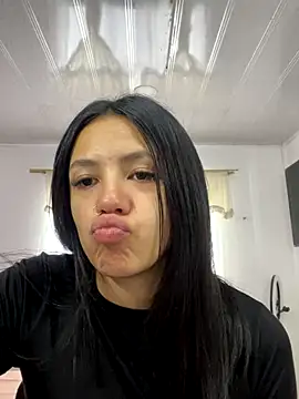 Snapshot of hannahb-e chatting on October 30, 2025, 8:20 pm hannahb-e online show from October 30, 2025, 8:20 pm