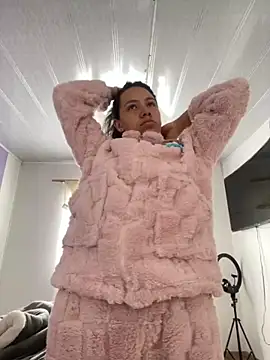 hannahb-e online show from November 20, 2025, 1:44 pm