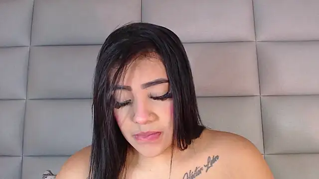 Snapshot of emily_brontee_ chatting on December 7, 2024, 11:51 am emily brontee  online show from December 7, 2024, 11:51 am
