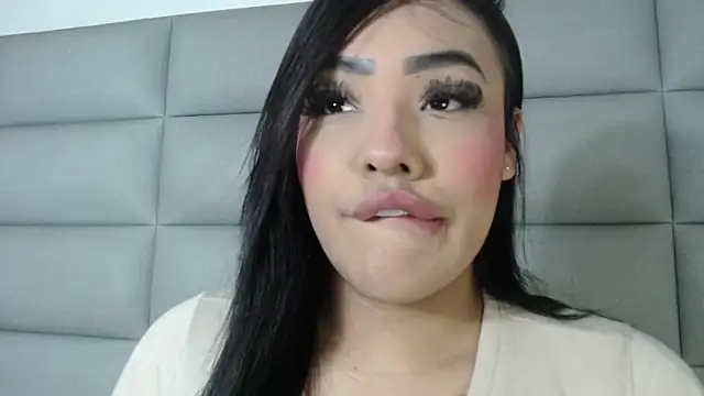Snapshot of emily_brontee_ chatting on December 19, 2024, 12:01 pm emily brontee  online show from December 19, 2024, 12:01 pm