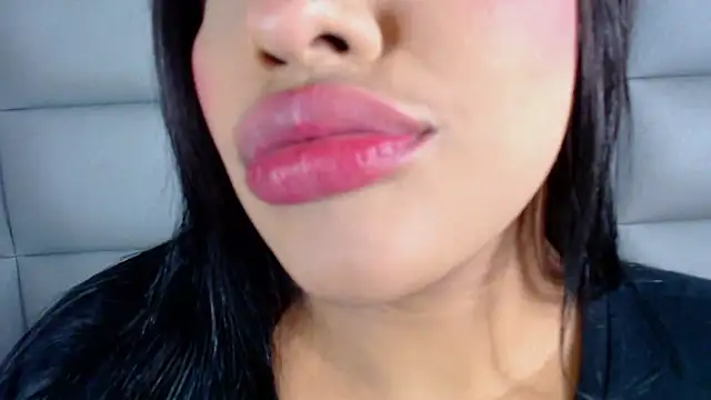 Snapshot of emily_brontee_ chatting on February 18, 2025, 1:00 pm emily brontee  online show from February 18, 2025, 1:00 pm