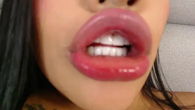 Snapshot of emily_brontee_ chatting on March 20, 2025, 3:58 pm emily brontee  online show from March 20, 2025, 3:58 pm