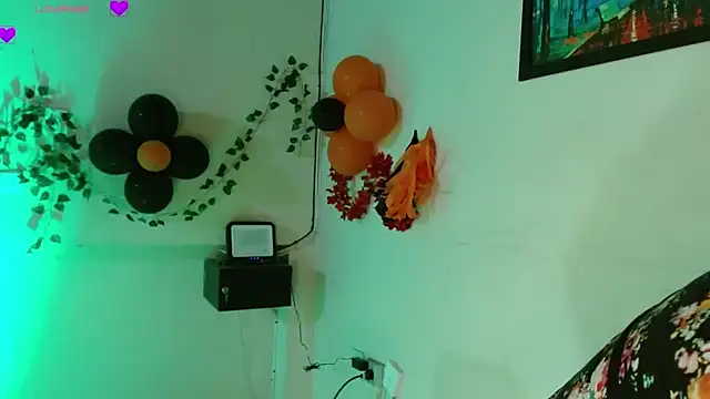 Snapshot of _samara chatting on October 4, 2025, 7:12 pm samara online show from October 4, 2025, 7:12 pm