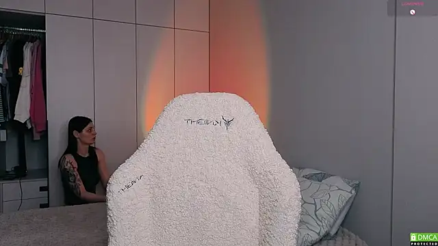 elizawetty online show from January 29, 2025, 6:01 am