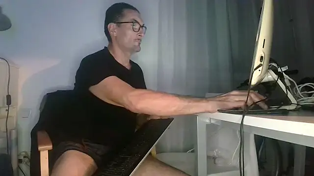 Snapshot of francky-libertin chatting on January 18, 2025, 12:57 am francky-libertin online show from January 18, 2025, 12:57 am