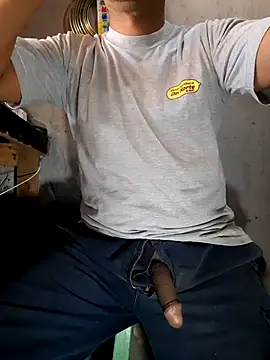 hecwil8 online show from December 17, 2025, 3:18 pm