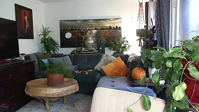 Snapshot of CeceilaMoon chatting on November 21, 2025, 1:54 pm CeceilaMoon online show from November 21, 2025, 1:54 pm