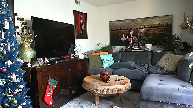 Snapshot of CeceilaMoon chatting on December 1, 2025, 2:55 pm CeceilaMoon online show from December 1, 2025, 2:55 pm