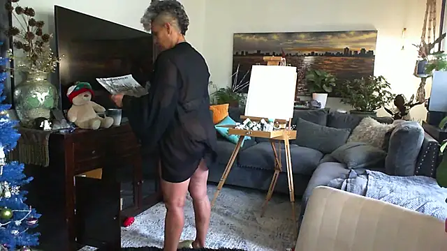 Snapshot of CeceilaMoon chatting on December 15, 2025, 3:16 pm CeceilaMoon online show from December 15, 2025, 3:16 pm