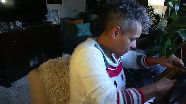 Snapshot of CeceilaMoon chatting on December 22, 2025, 3:09 pm CeceilaMoon online show from December 22, 2025, 3:09 pm