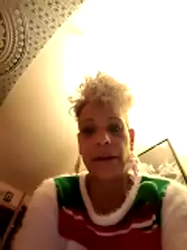 Snapshot of CeceilaMoon chatting on December 23, 2025, 3:37 am CeceilaMoon online show from December 23, 2025, 3:37 am