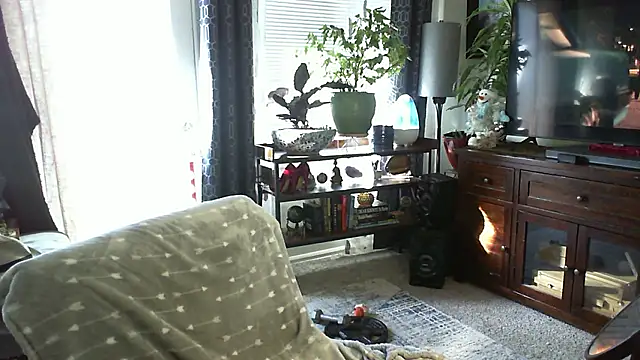 Snapshot of CeceilaMoon chatting on January 7, 2026, 5:48 pm CeceilaMoon online show from January 7, 2026, 5:48 pm