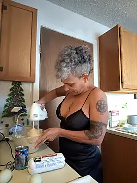 Snapshot of CeceilaMoon chatting on January 10, 2026, 4:53 pm CeceilaMoon online show from January 10, 2026, 4:53 pm