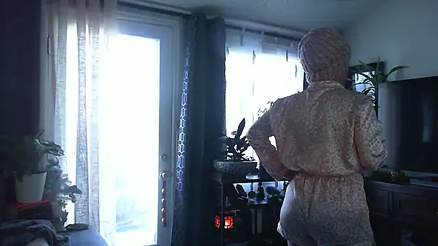 Snapshot of CeceilaMoon chatting on January 12, 2026, 4:01 pm CeceilaMoon online show from January 12, 2026, 4:01 pm