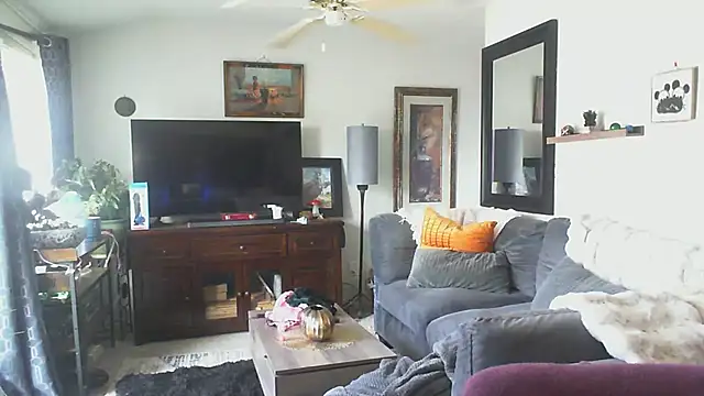 Snapshot of CeceilaMoon chatting on February 16, 2026, 5:53 pm CeceilaMoon online show from February 16, 2026, 5:53 pm