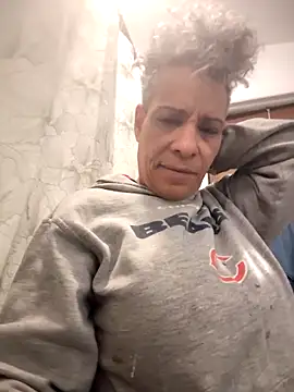 Snapshot of CeceilaMoon chatting on February 20, 2026, 9:26 pm CeceilaMoon online show from February 20, 2026, 9:26 pm