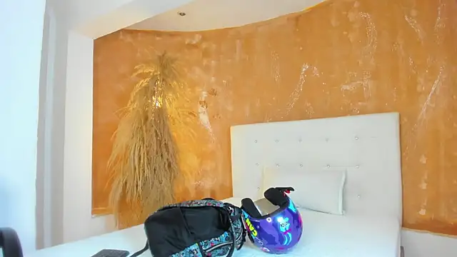 shenielxx online show from March 17, 2026, 12:52 pm