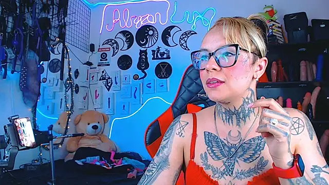 AbyzouLux online show from September 17, 2025, 4:08 pm