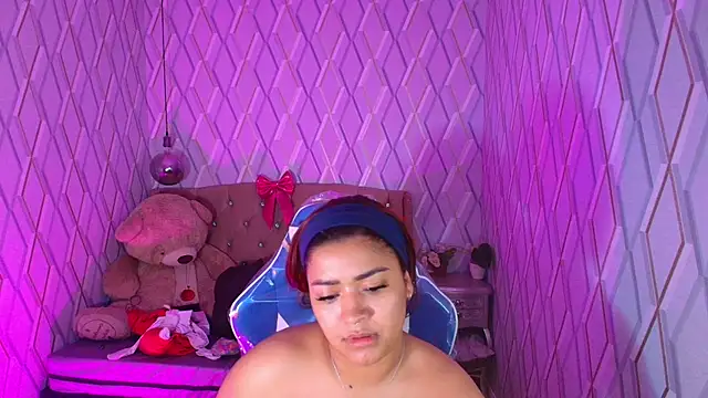 NicolleTaylor online show from January 7, 2026, 4:37 am