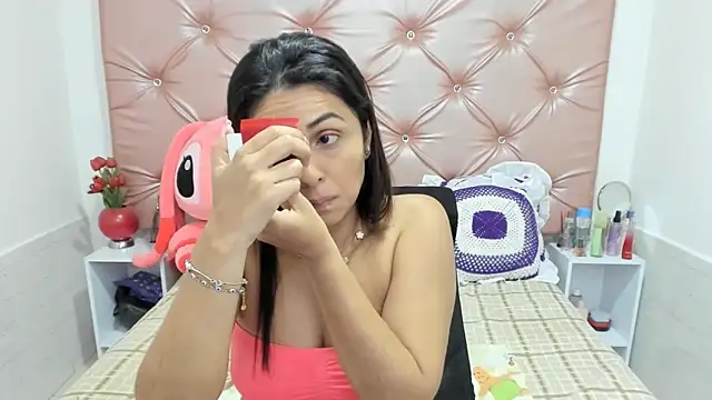 KatiaMoore online show from December 1, 2025, 11:37 am