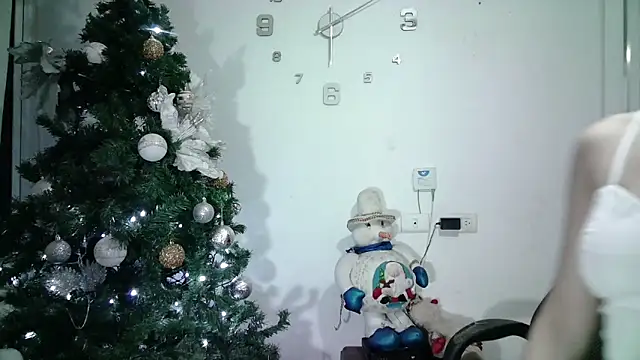 Snapshot of aineangeel chatting on February 5, 2025, 12:10 am aineangeel online show from February 5, 2025, 12:10 am