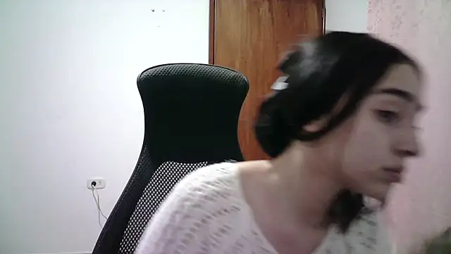 Snapshot of aineangeel chatting on September 27, 2025, 11:32 pm aineangeel online show from September 27, 2025, 11:32 pm