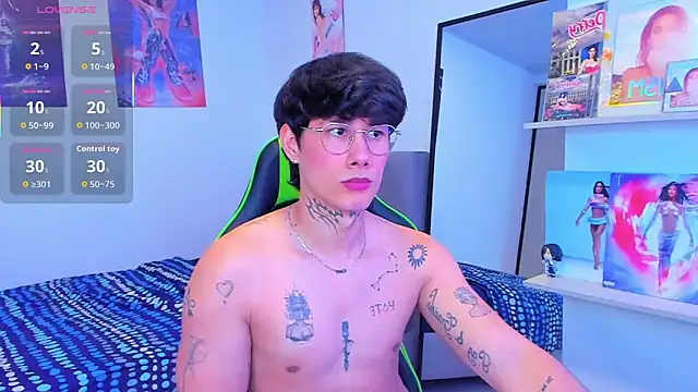 JayHotxxx online show from February 17, 2026, 9:43 pm