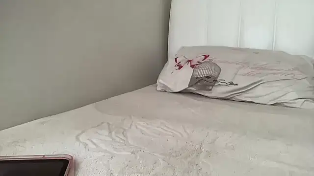 Snapshot of petitebeauty chatting on October 17, 2025, 11:57 am petitebeauty online show from October 17, 2025, 11:57 am