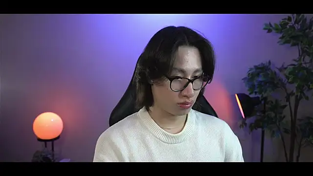 Snapshot of SrLuis18 chatting on February 10, 2025, 10:30 pm SrLuis18 online show from February 10, 2025, 10:30 pm