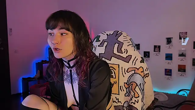 deadlysweet online show from May 7, 2026, 1:44 am