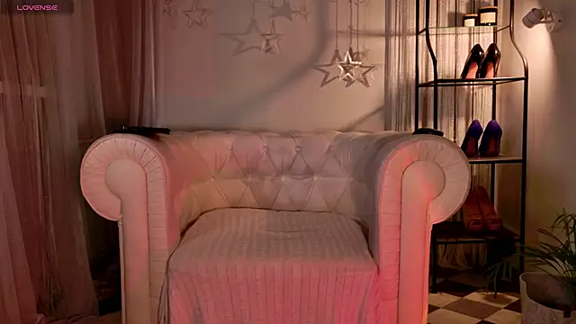 Snapshot of Your_Little_Milf chatting on February 19, 2026, 6:26 pm Your Little Milf online show from February 19, 2026, 6:26 pm