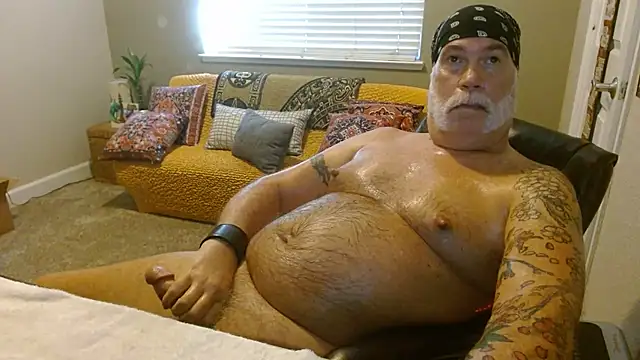 musclebearnips online show from October 21, 2025, 6:08 pm