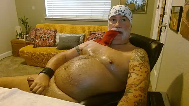 musclebearnips online show from November 21, 2025, 7:45 pm