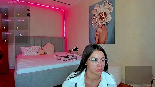 Selena Reeves online show from August 8, 2026, 5:42 am