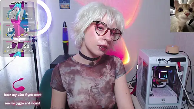 Snapshot of _Moonlight_t chatting on October 11, 2025, 12:47 pm  Moonlight t online show from October 11, 2025, 12:47 pm