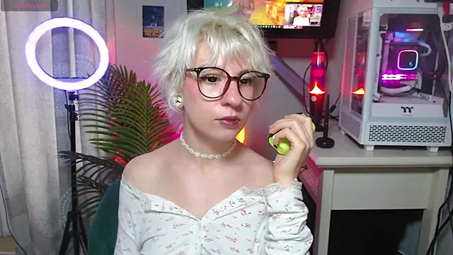 Snapshot of _Moonlight_t chatting on October 14, 2025, 9:32 am  Moonlight t online show from October 14, 2025, 9:32 am