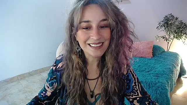 Paula Paz online show from November 11, 2025, 2:17 pm