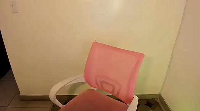 kiaraowen online show from January 8, 2025, 9:12 pm